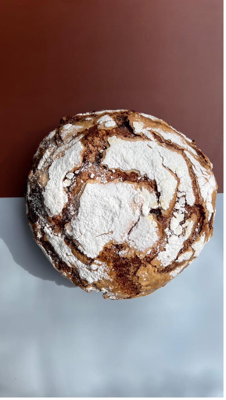 Pan dulce de Atelier Fuerza espolvoreado con azúcar